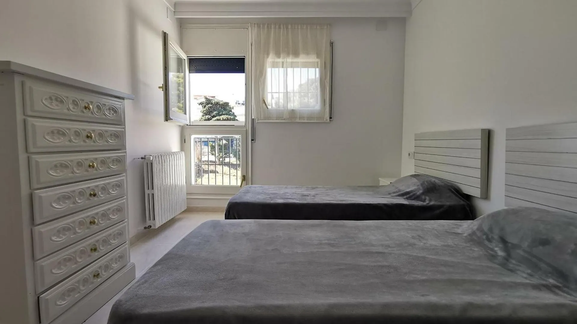 Apartamento Acogedor A 400M De La Playa En Llanca, Con Terraza Y Bano Hidromasaje - Es-89-135 0*, Llanca Spain
