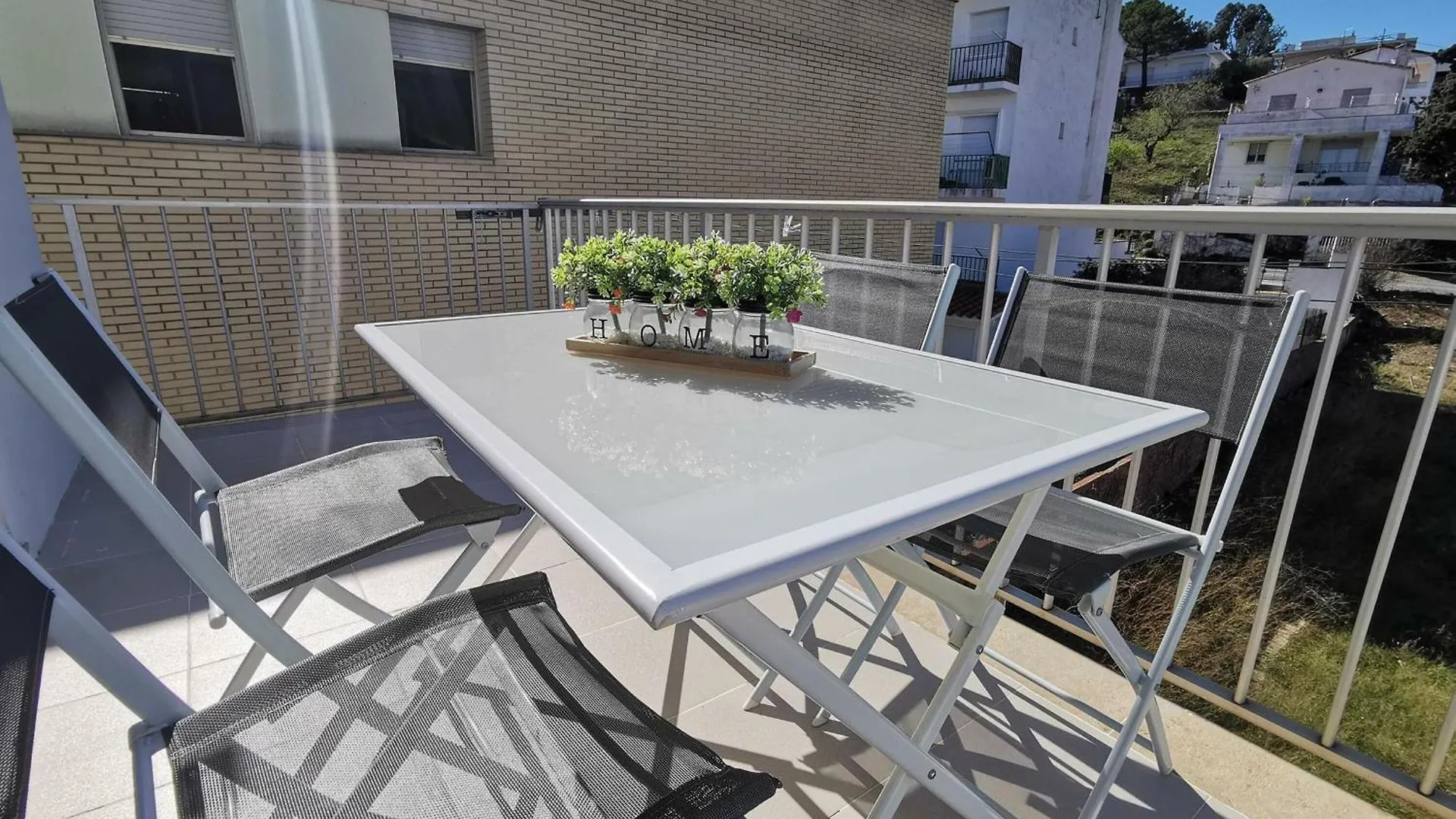 Apartamento Acogedor A 400M De La Playa En Llanca, Con Terraza Y Bano Hidromasaje - Es-89-135